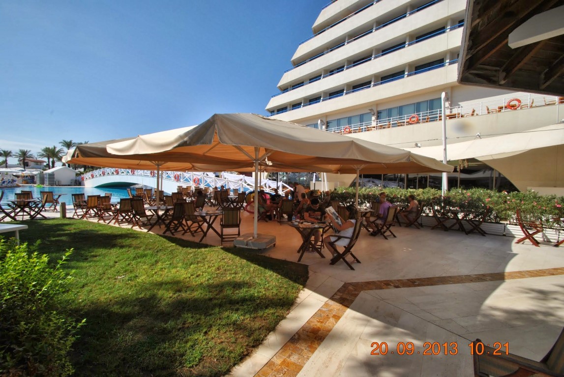 imagini hotel TITANIC LARA